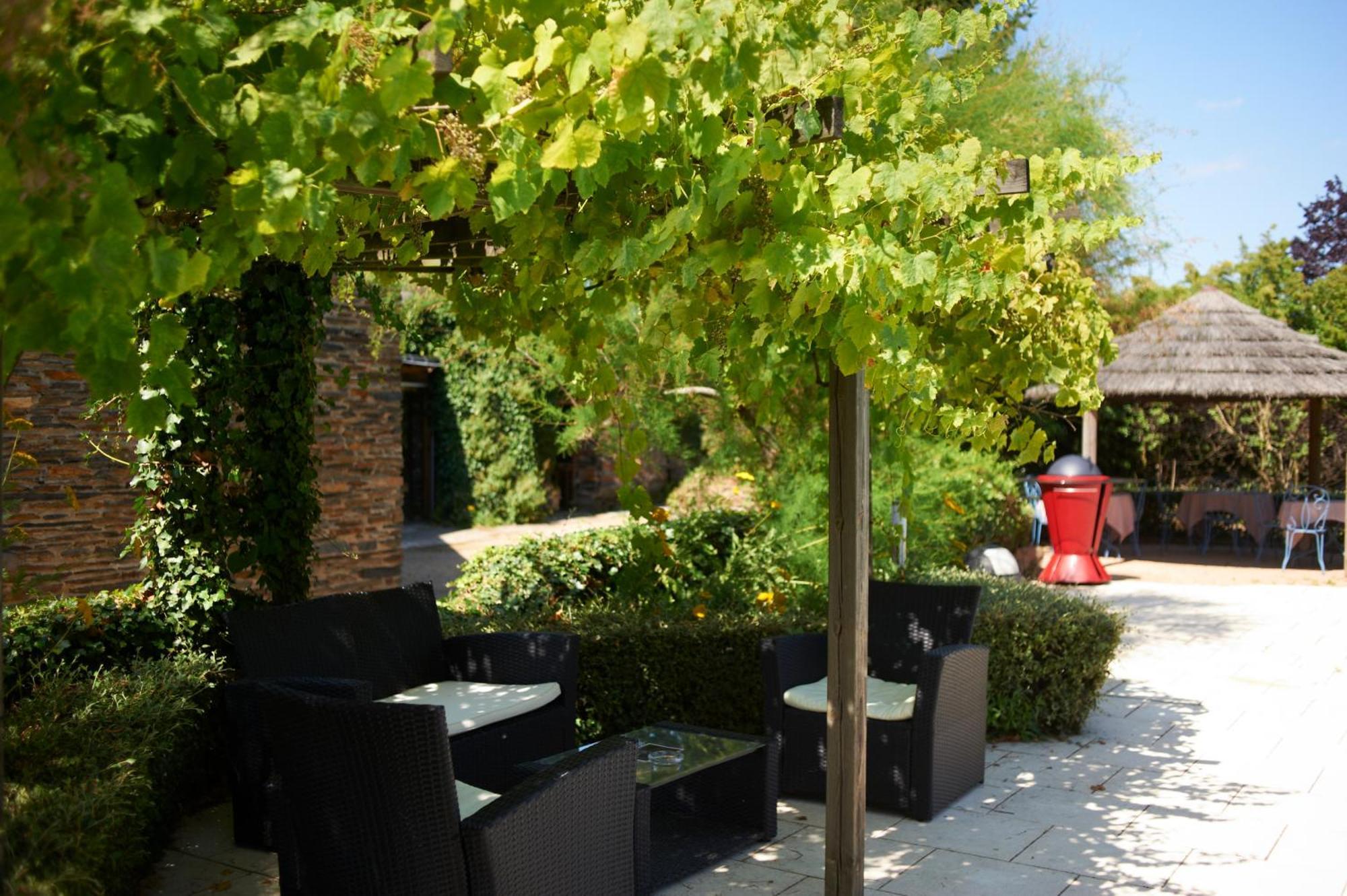 Logis Domaine Du Moulin Cavier Hotel Avrillé Exterior foto